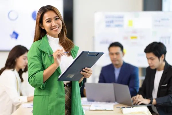 portrait-of-a-attractive-business-woman-in-a-busin-2026-01-09-11-10-39-utc-697b41287a4fa